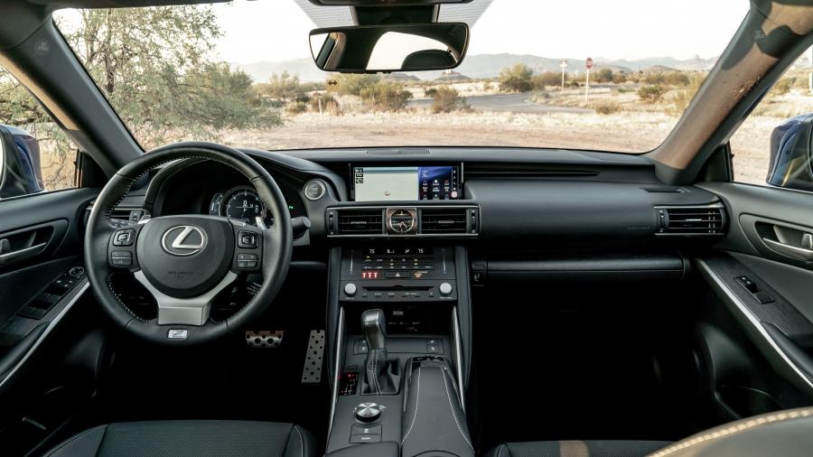 Торпедо Lexus IS350 F-Sport (XE30) 2016 года  (NA) (фото 13 из 32)